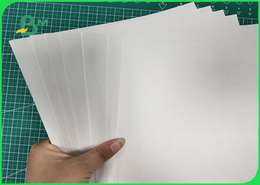 48gr Gulungan Kertas Uncoated Permukaan Halus Untuk Mencetak Koran Dan Mengisi Tas